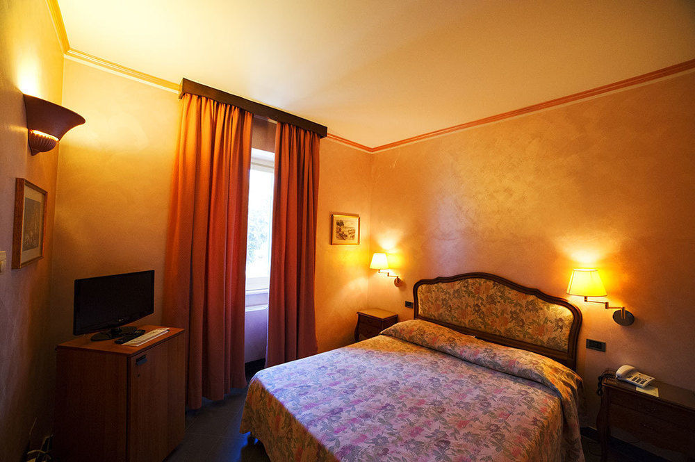Grande Albergo Miramare Formia Bagian luar foto