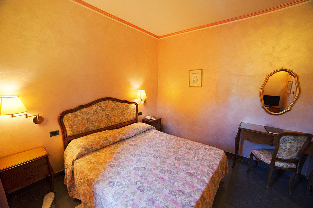 Grande Albergo Miramare Formia Bagian luar foto