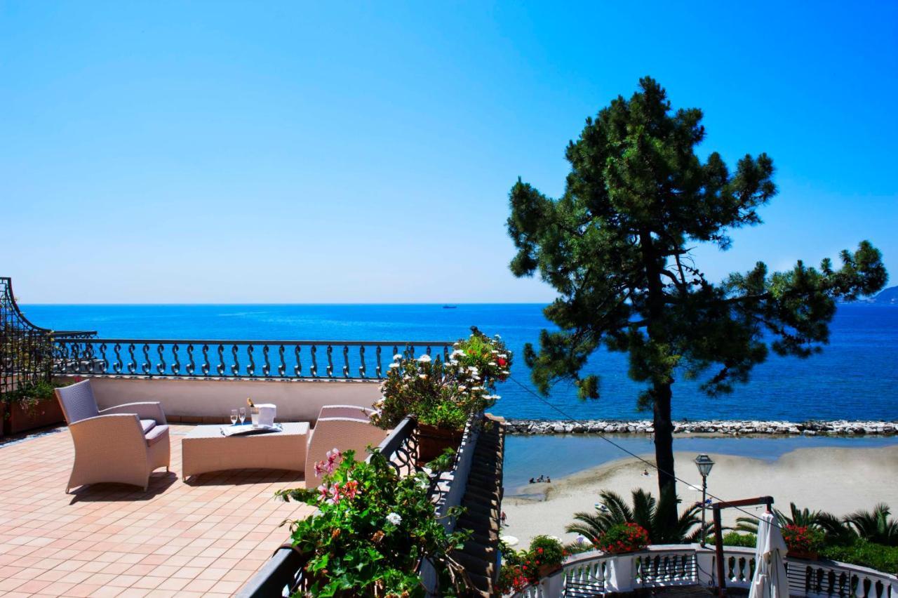 Grande Albergo Miramare Formia Bagian luar foto