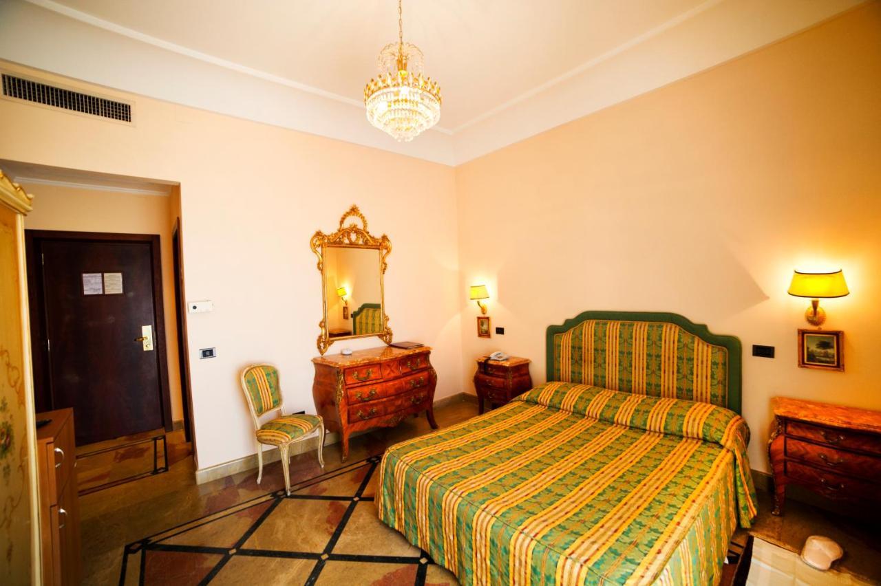 Grande Albergo Miramare Formia Bagian luar foto