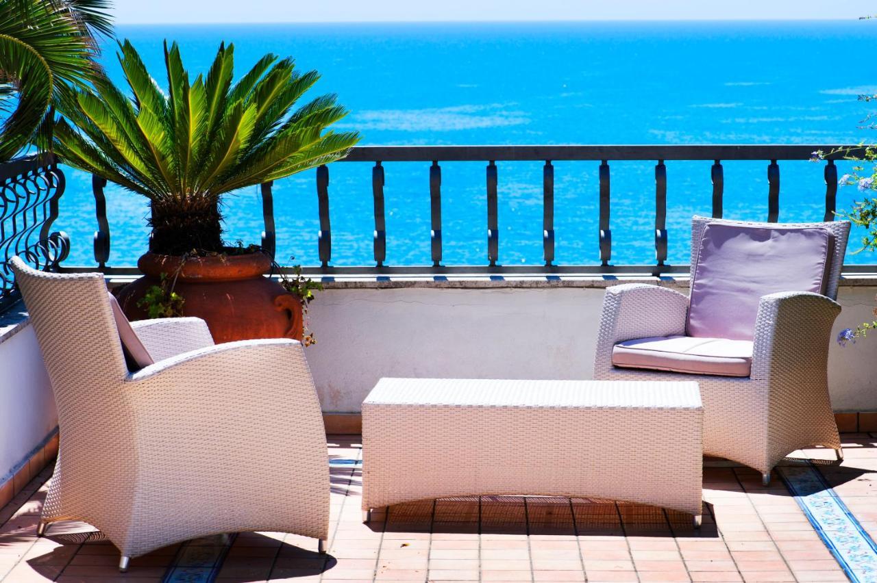 Grande Albergo Miramare Formia Bagian luar foto