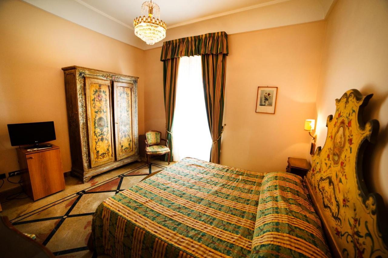 Grande Albergo Miramare Formia Bagian luar foto